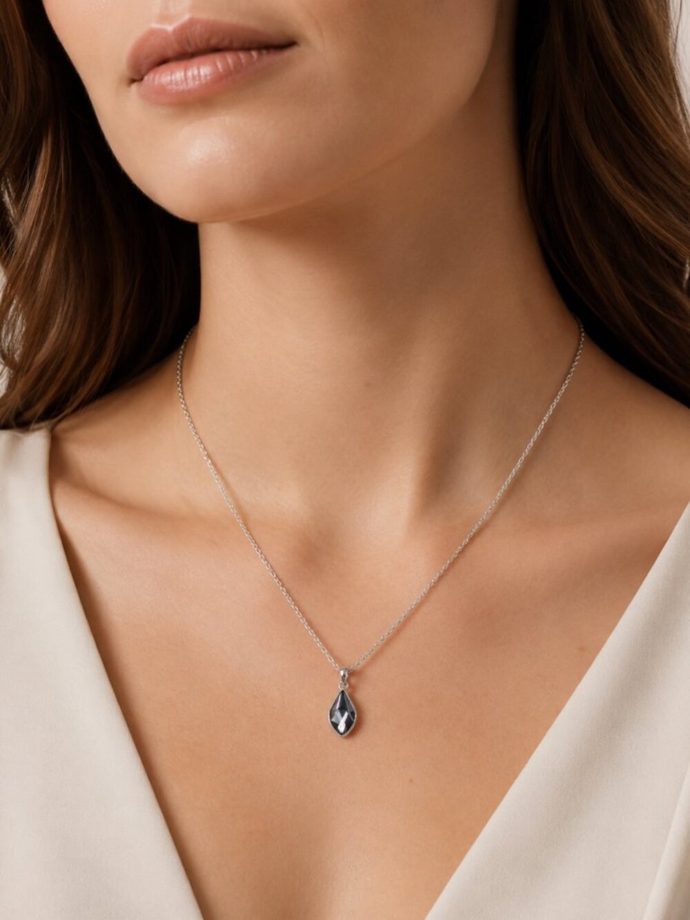 NWT Silver Tone Teardrop Pendant Necklace Made with Swarovski Crystal